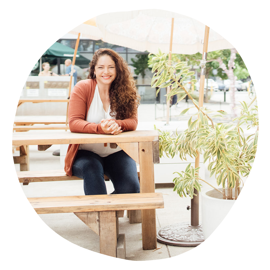 Jenn sitting circle_transparent
