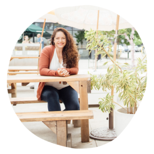 Jenn sitting circle_transparent